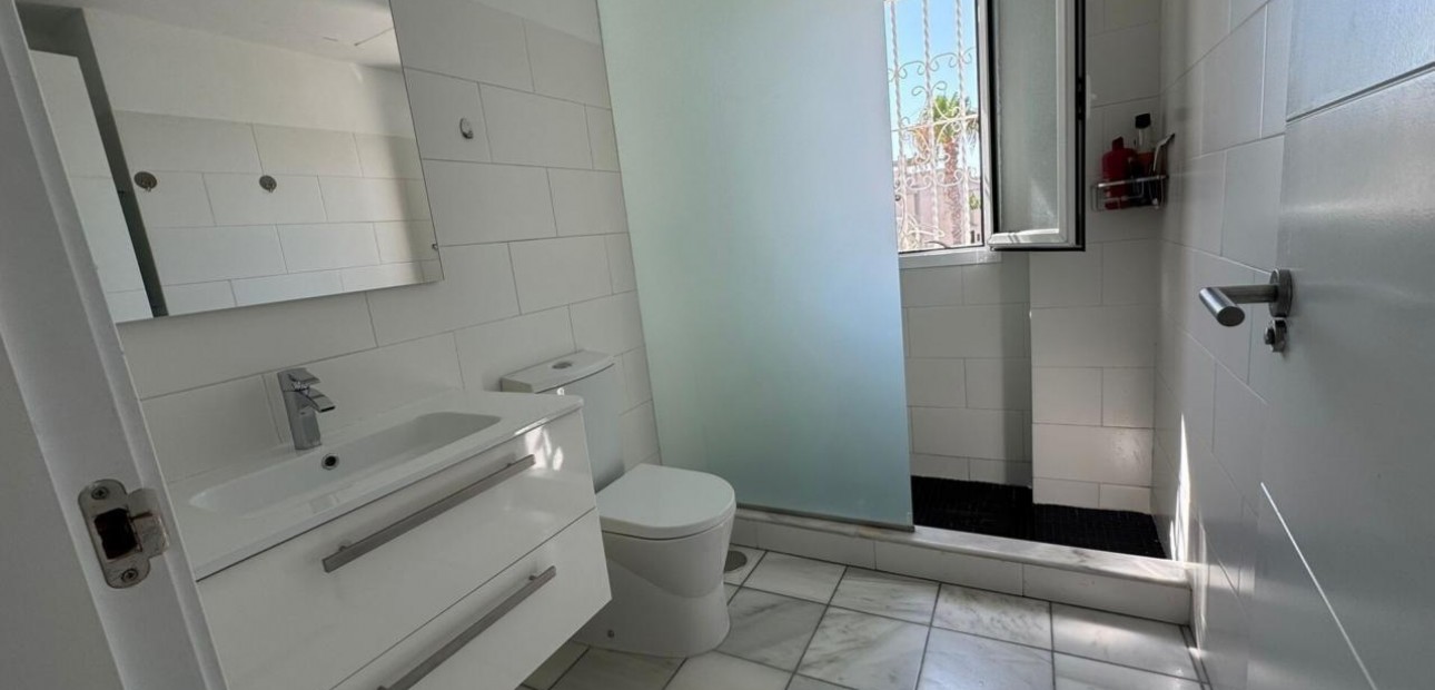 Sale - Villa -
Torrevieja - Aguas nuevas 2