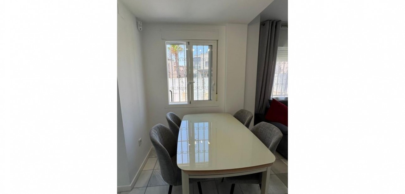 Sale - Villa -
Torrevieja - Aguas nuevas 2