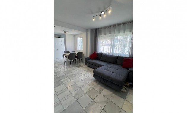 Sale - Villa -
Torrevieja - Aguas nuevas 2