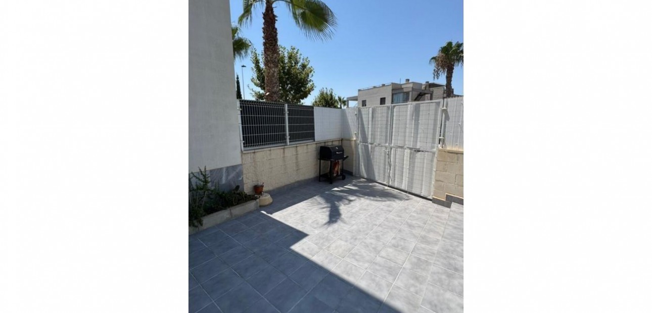 Sale - Villa -
Torrevieja - Aguas nuevas 2