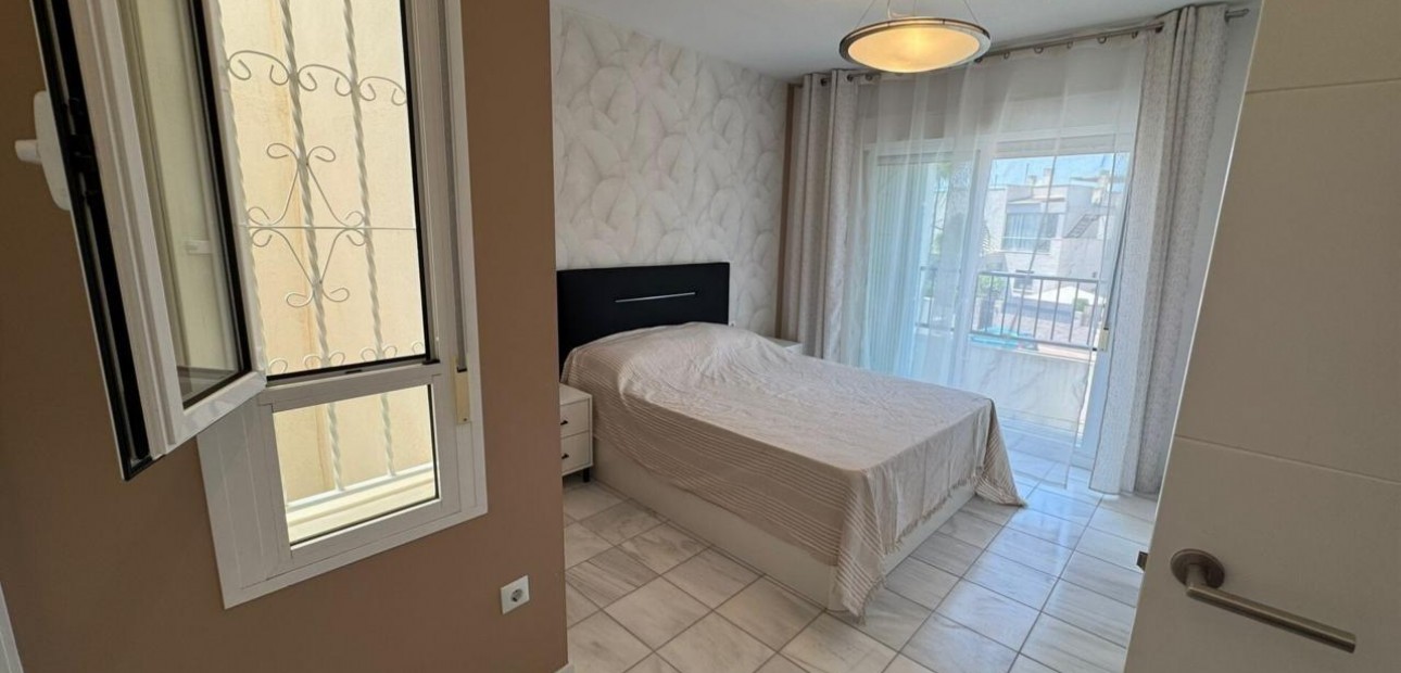 Sale - Villa -
Torrevieja - Aguas nuevas 2