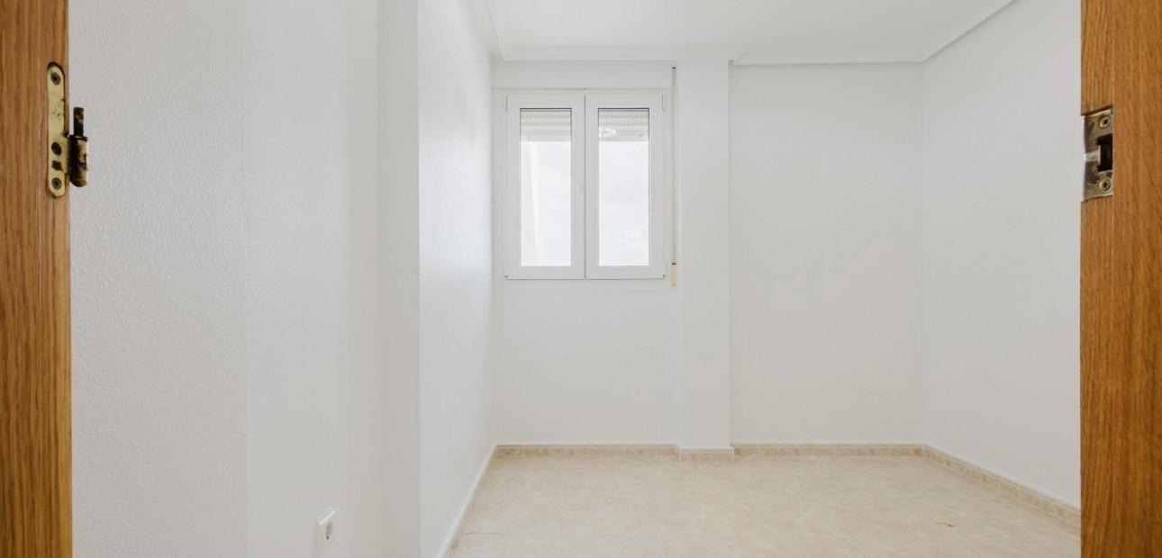 Sale - Apartment / flat -
Torrevieja - Playa de los locos