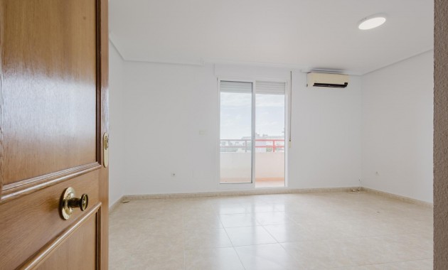 Sale - Apartment / flat -
Torrevieja - Playa de los locos
