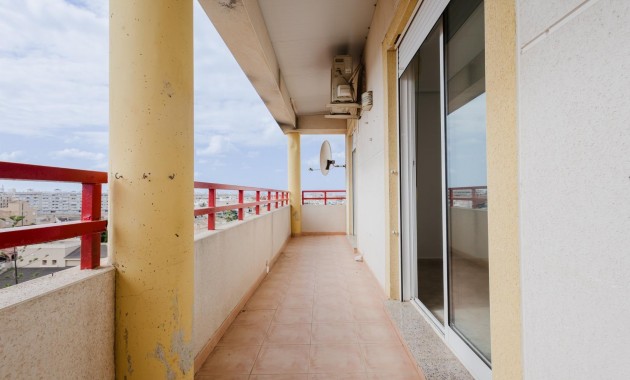 Sale - Apartment / flat -
Torrevieja - Playa de los locos