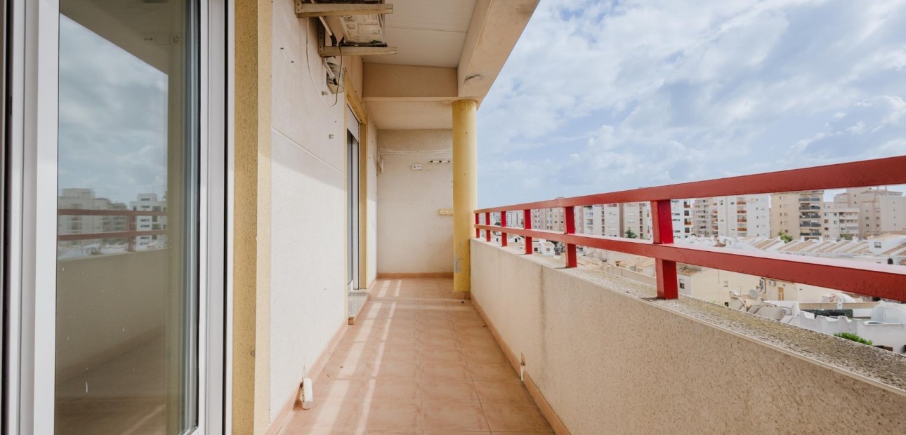 Sale - Apartment / flat -
Torrevieja - Playa de los locos