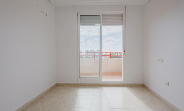 Sale - Apartment / flat -
Torrevieja - Playa de los locos