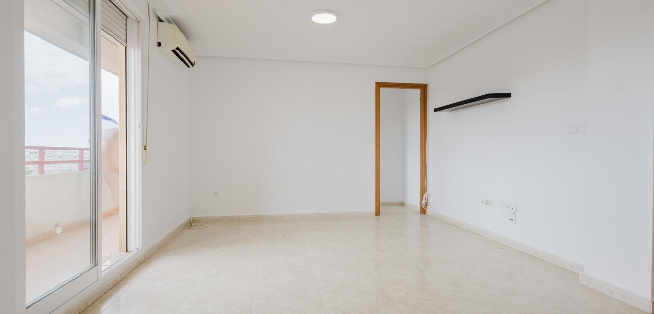 Sale - Apartment / flat -
Torrevieja - Playa de los locos