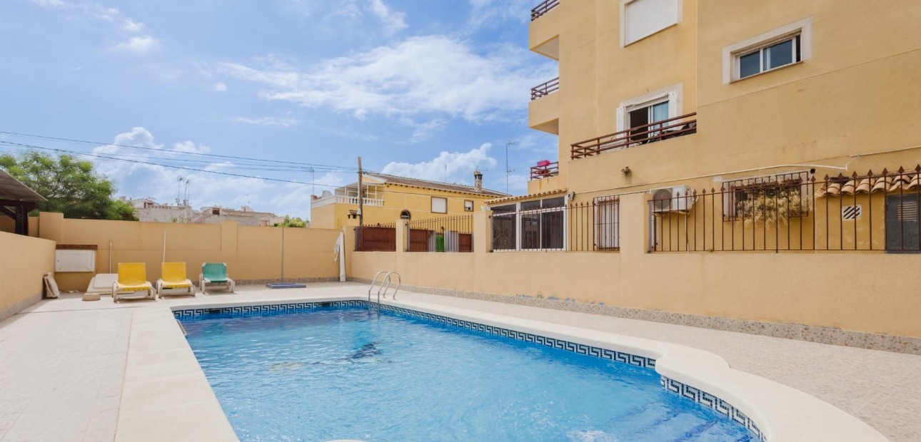 Sale - Apartment / flat -
Torrevieja - Playa de los locos