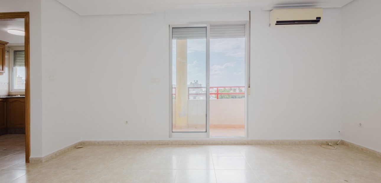 Sale - Apartment / flat -
Torrevieja - Playa de los locos