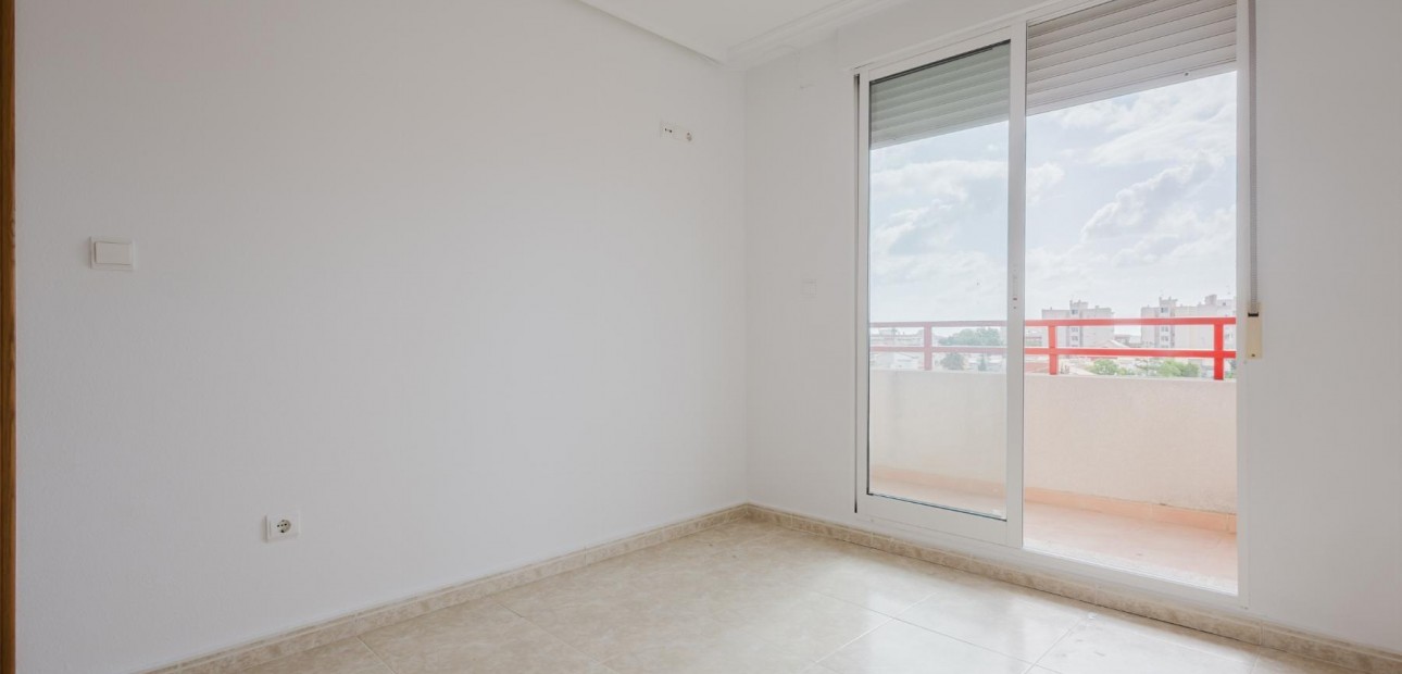 Sale - Apartment / flat -
Torrevieja - Playa de los locos