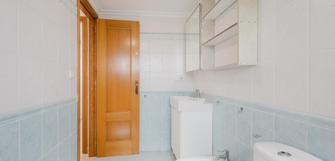 Sale - Apartment / flat -
Torrevieja - Playa de los locos