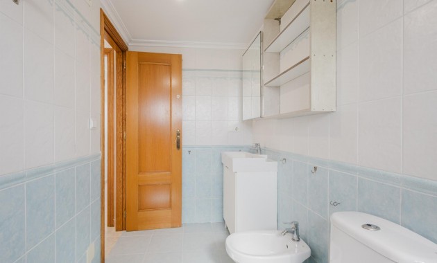 Sale - Apartment / flat -
Torrevieja - Playa de los locos