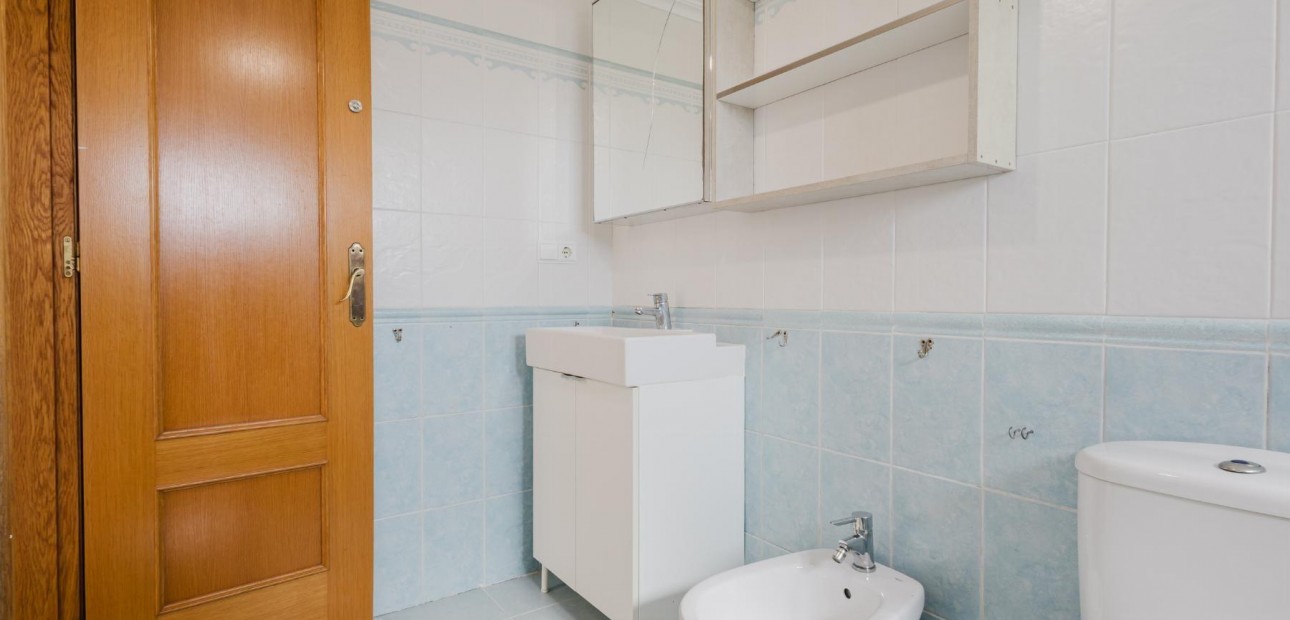 Sale - Apartment / flat -
Torrevieja - Playa de los locos