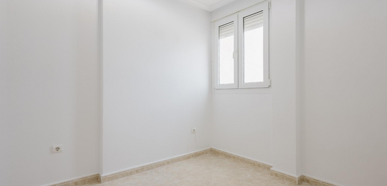 Sale - Apartment / flat -
Torrevieja - Playa de los locos