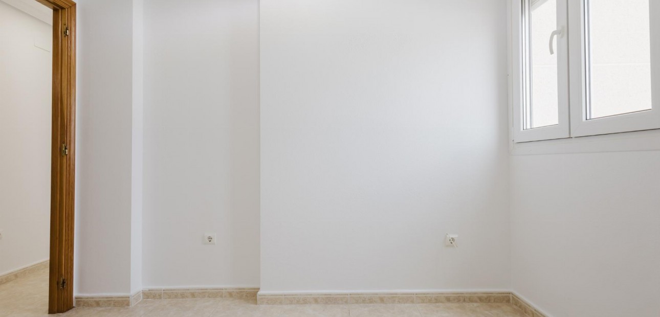 Sale - Apartment / flat -
Torrevieja - Playa de los locos