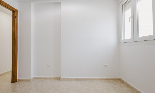 Sale - Apartment / flat -
Torrevieja - Playa de los locos