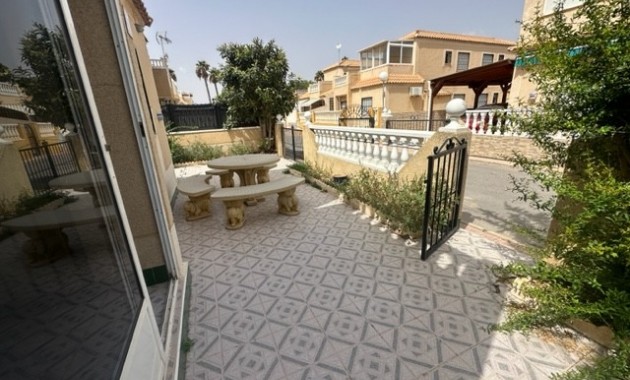 Sale - Townhouse -
Torrevieja - La Siesta