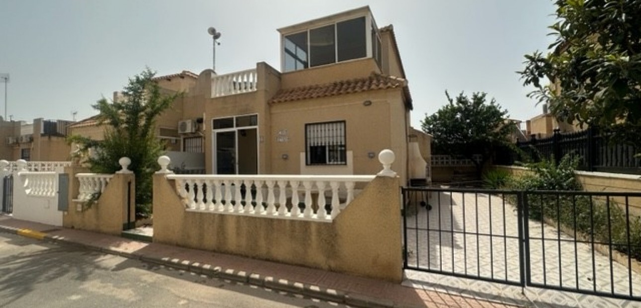 Sale - Townhouse -
Torrevieja - La Siesta