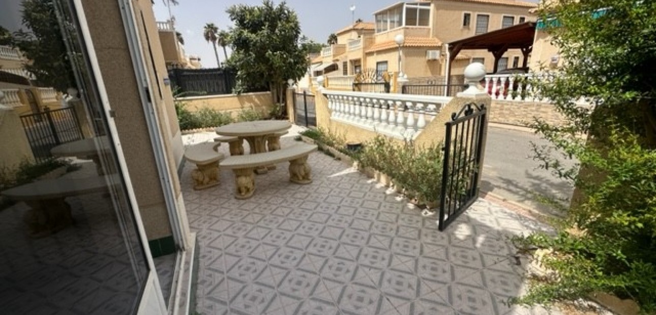 Sale - Townhouse -
Torrevieja - La Siesta