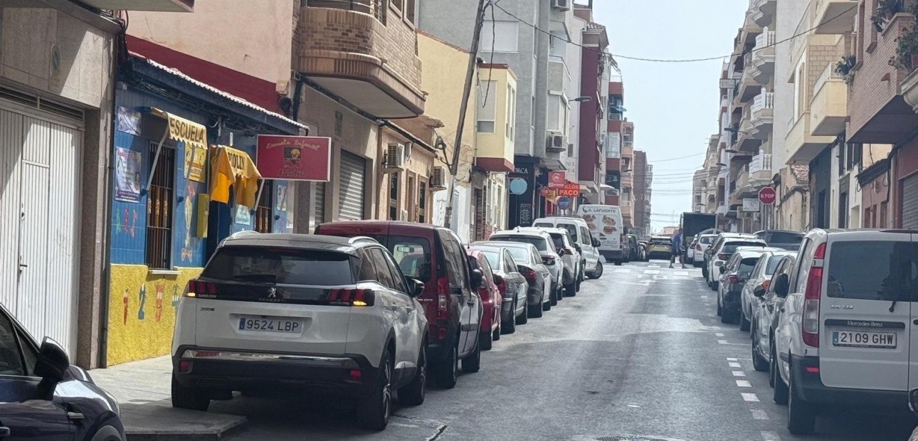 Herverkoop - Commercial Unit -
Torrevieja - torrevieja