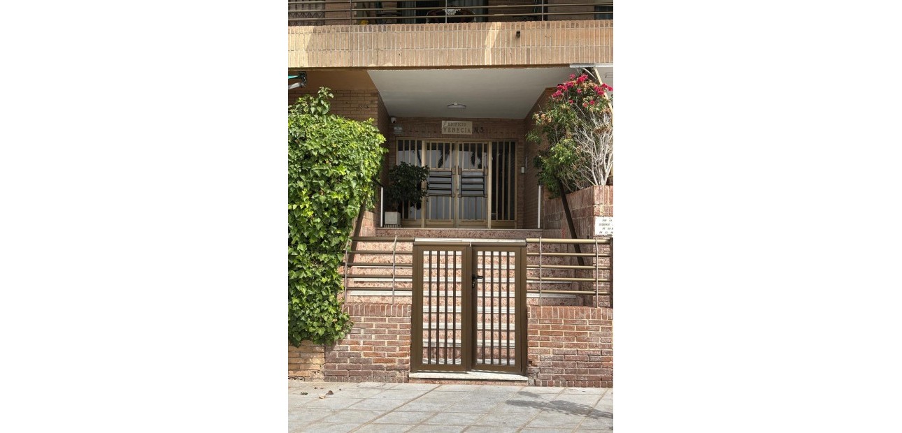 Sale - Apartment / flat -
Torrevieja - Playa del cura