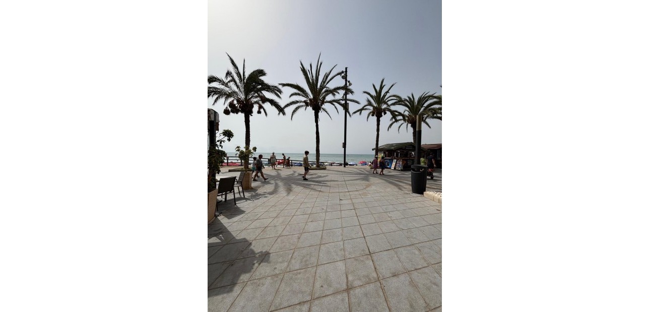 Sale - Apartment / flat -
Torrevieja - Playa del cura