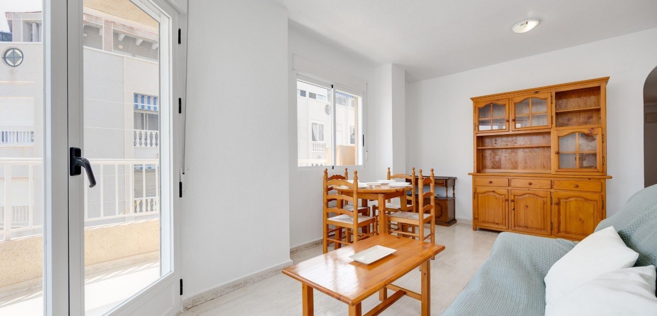 Herverkoop - Appartement / flat -
Torrevieja - Estacion de autobuses