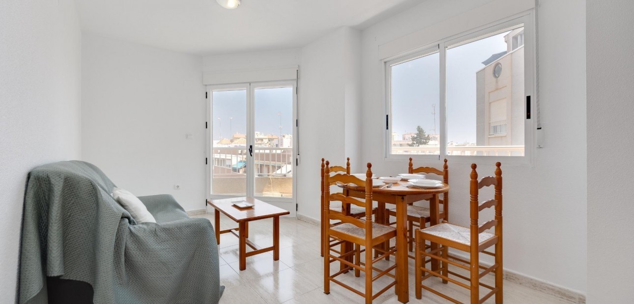 Herverkoop - Appartement / flat -
Torrevieja - Estacion de autobuses