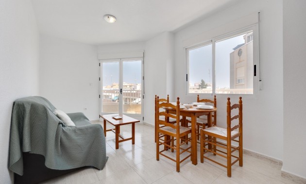 Herverkoop - Appartement / flat -
Torrevieja - Estacion de autobuses