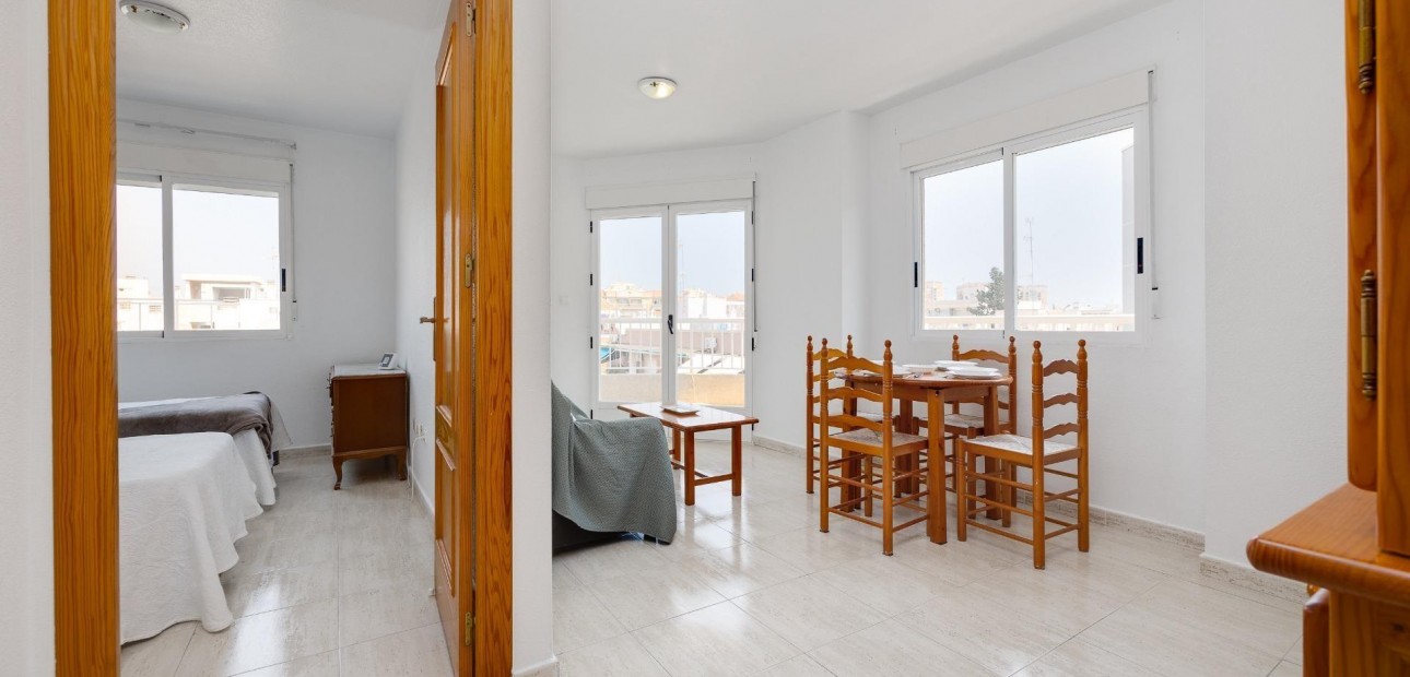 Herverkoop - Appartement / flat -
Torrevieja - Estacion de autobuses