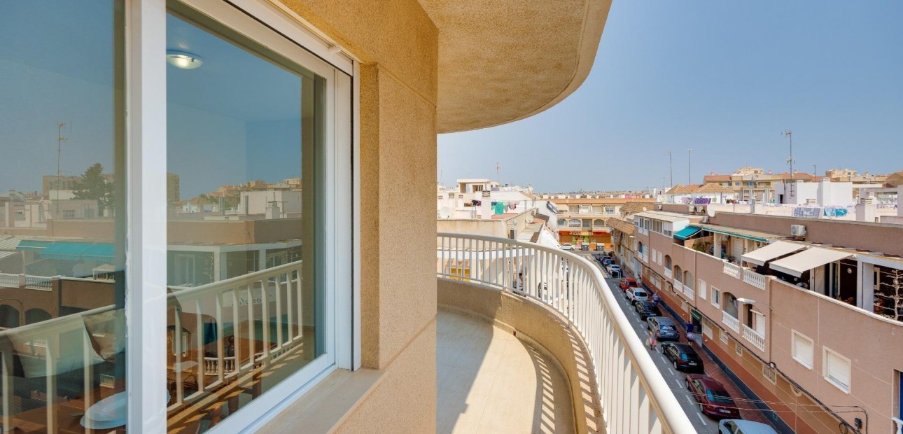 Herverkoop - Appartement / flat -
Torrevieja - Estacion de autobuses