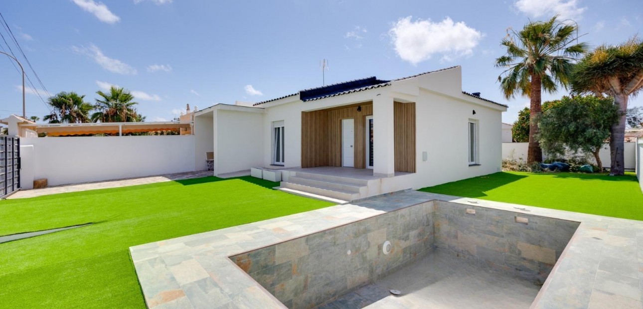 Sale - Villa -
Torrevieja - El limonar
