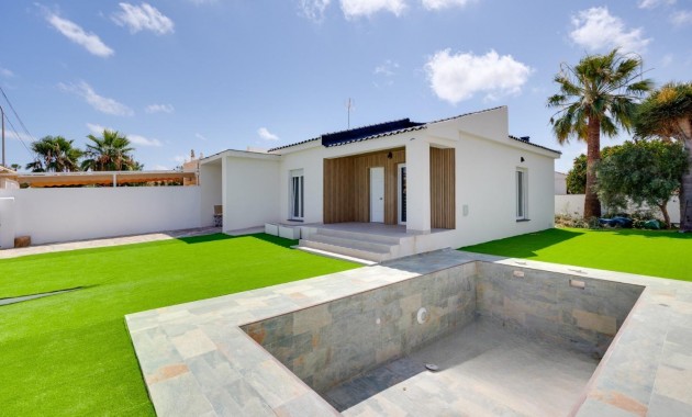 Sale - Villa -
Torrevieja - El limonar