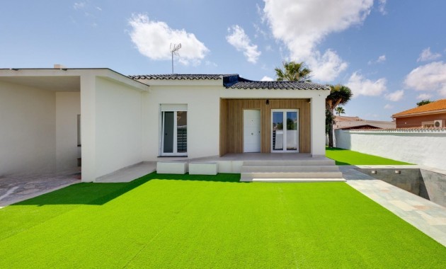 Sale - Villa -
Torrevieja - El limonar