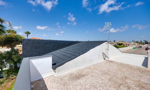 Sale - Villa -
Torrevieja - El limonar