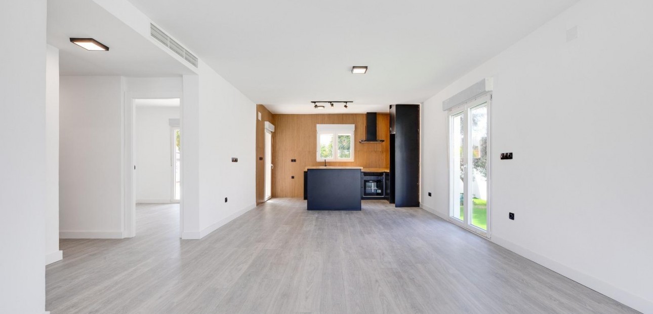 Sale - Villa -
Torrevieja - El limonar