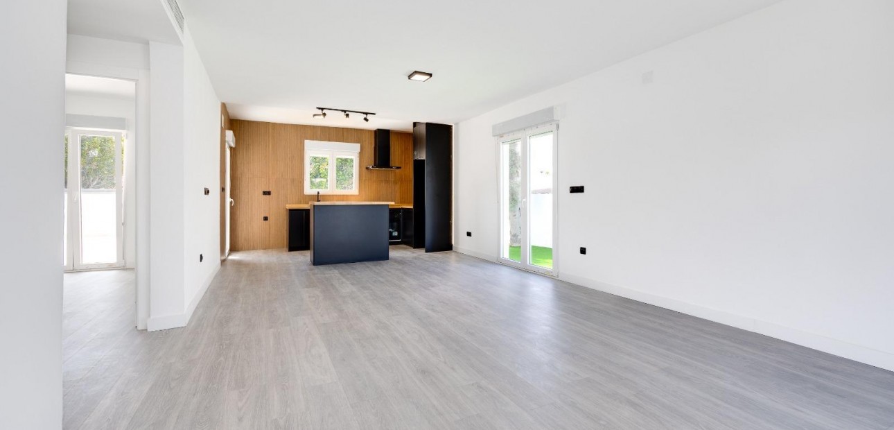 Sale - Villa -
Torrevieja - El limonar