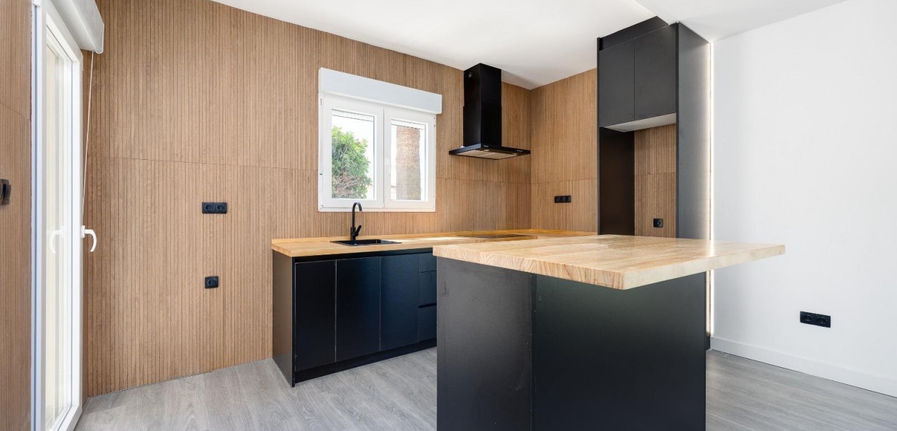 Sale - Villa -
Torrevieja - El limonar