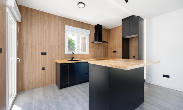 Sale - Villa -
Torrevieja - El limonar