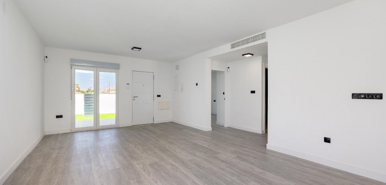 Sale - Villa -
Torrevieja - El limonar