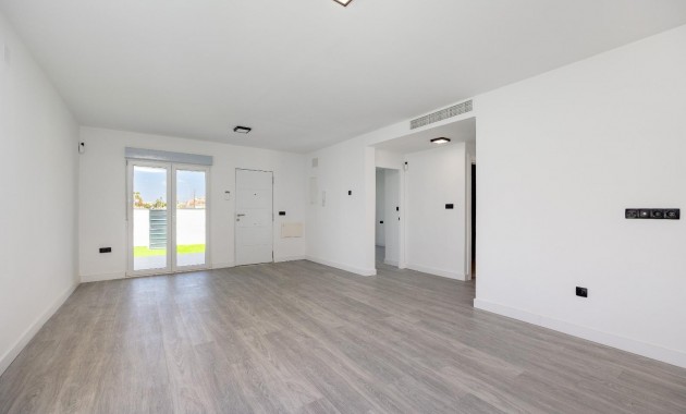 Sale - Villa -
Torrevieja - El limonar