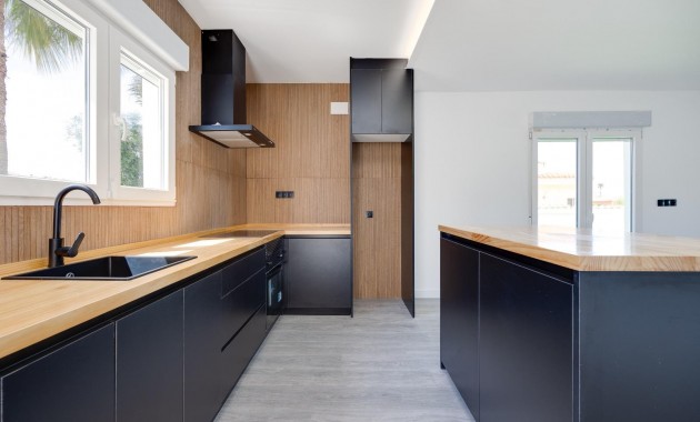 Sale - Villa -
Torrevieja - El limonar