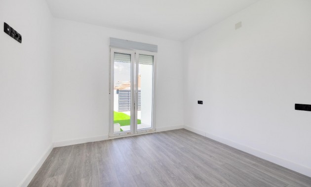 Sale - Villa -
Torrevieja - El limonar