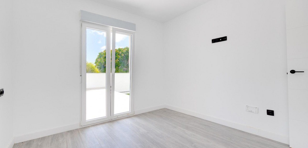 Sale - Villa -
Torrevieja - El limonar