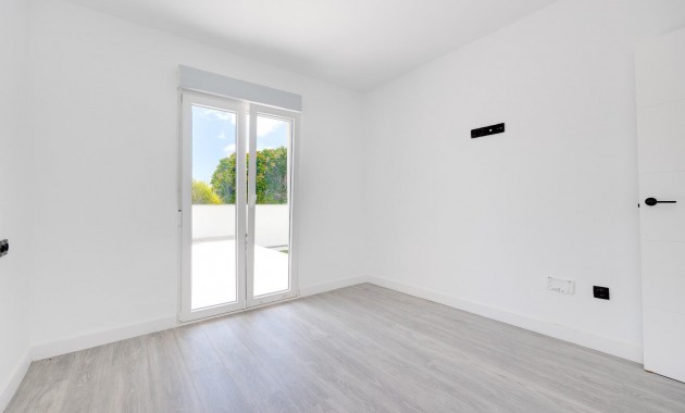 Sale - Villa -
Torrevieja - El limonar