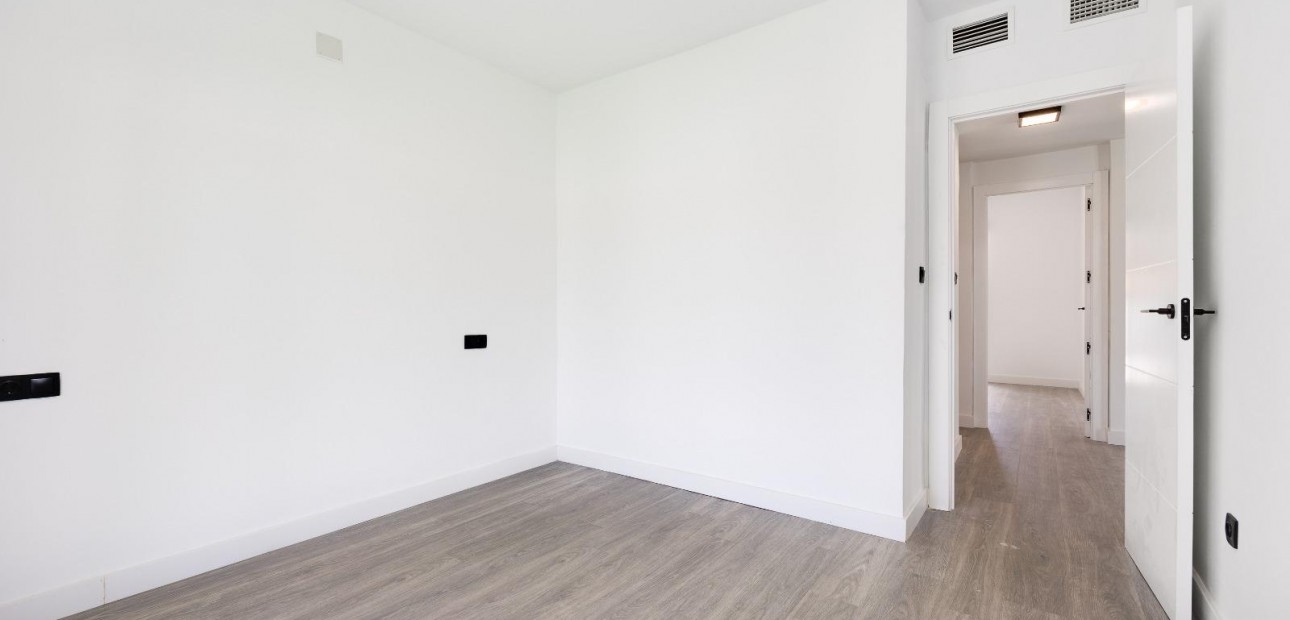 Sale - Villa -
Torrevieja - El limonar