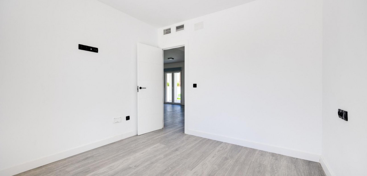 Sale - Villa -
Torrevieja - El limonar