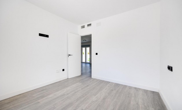 Sale - Villa -
Torrevieja - El limonar