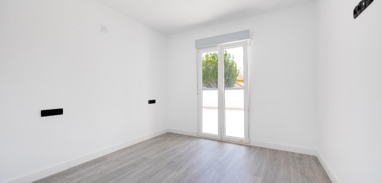 Sale - Villa -
Torrevieja - El limonar