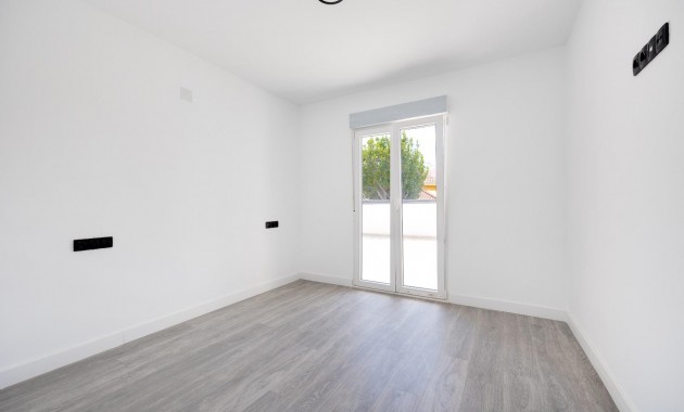 Sale - Villa -
Torrevieja - El limonar